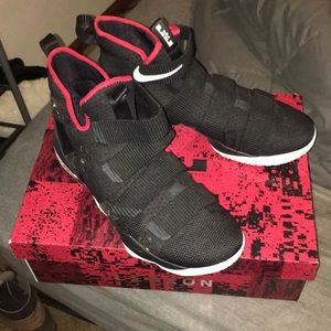 Lebron soldier 11